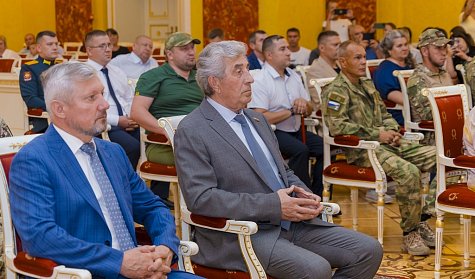 Оренбуржцам вручены госнаграды